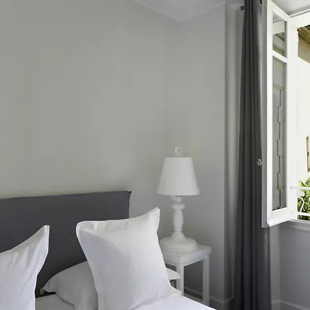 White 1921 Hotel 3*