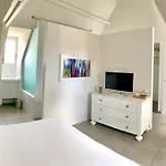 White 1921 Hotel Saint-Tropez