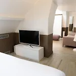 White 1921 Hotel 3*