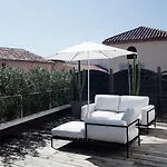 White 1921 Hotel 3*