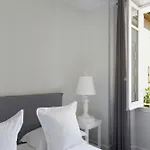 White 1921 Hotel 3*