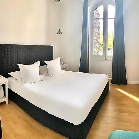 White 1921 Hotell