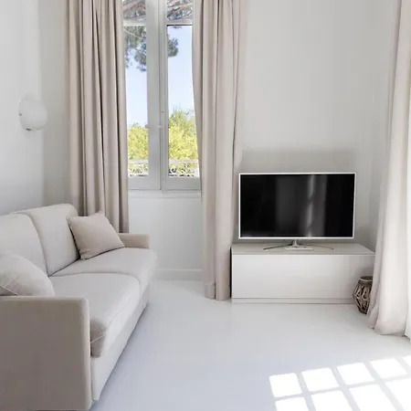 White 1921 Hotell 3*