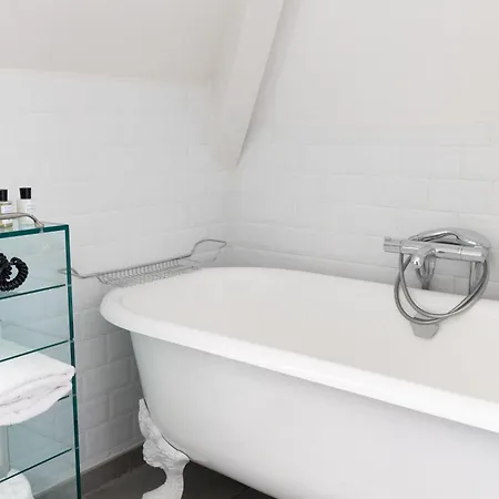White 1921 Hotell 3*