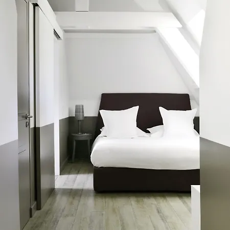 White 1921 Hotel Saint-Tropez