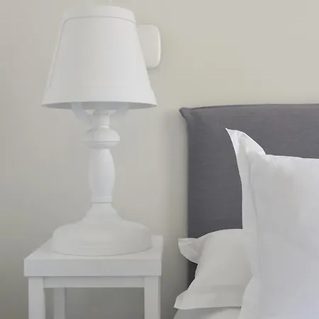 White 1921 Hotel 3*