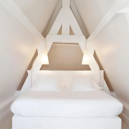 White 1921 Hotel Saint-Tropez