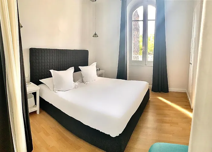 White 1921 Готель