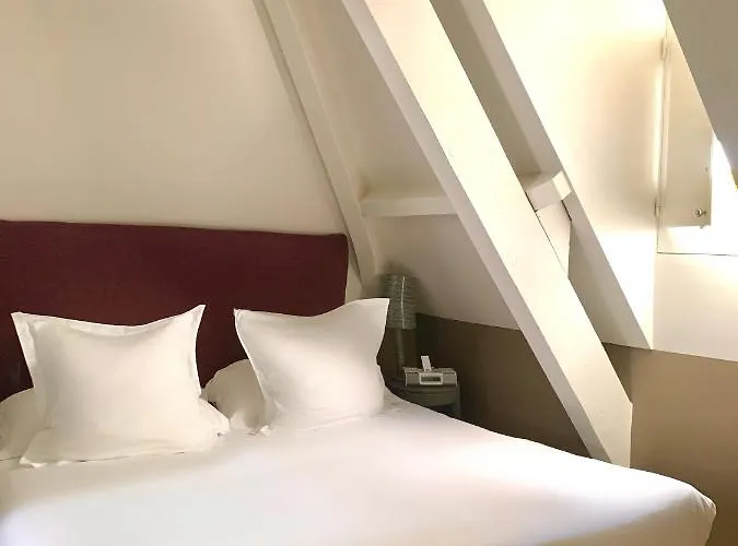 White 1921 Otel Saint-Tropez