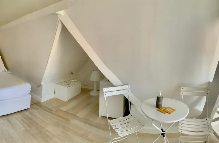 White 1921 Hotel Saint-Tropez