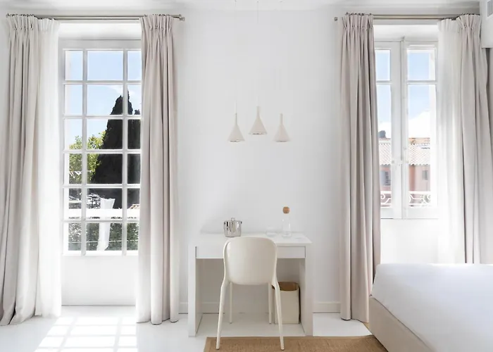 White 1921 Otel Saint-Tropez