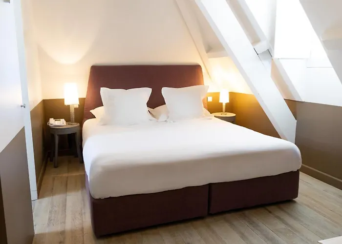 White 1921 3* Saint-Tropez