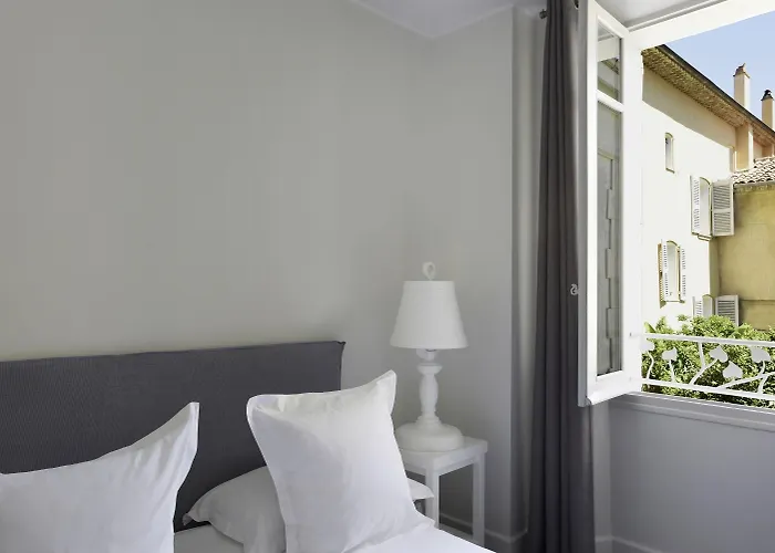 White 1921 3* Сен-Тропе