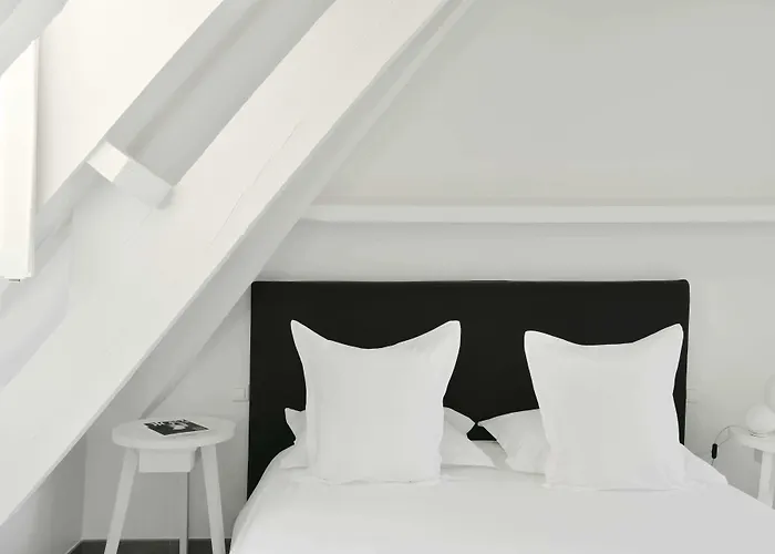 White 1921 Otel Saint-Tropez