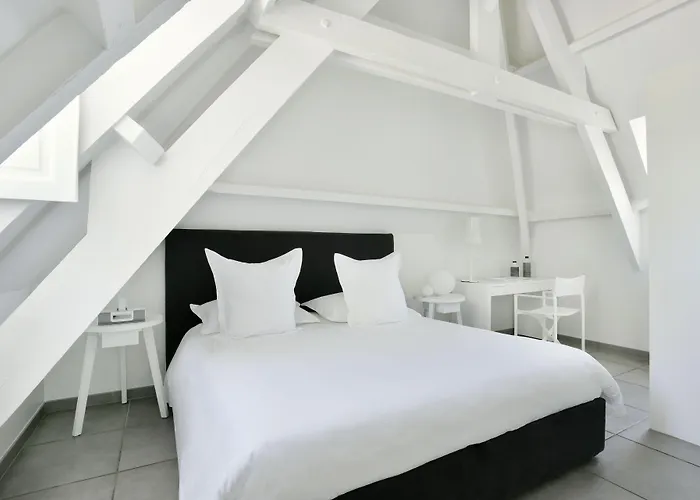 White 1921 3* Saint-Tropez