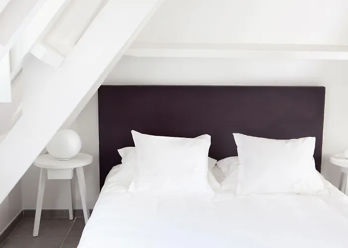 White 1921 Otel Saint-Tropez