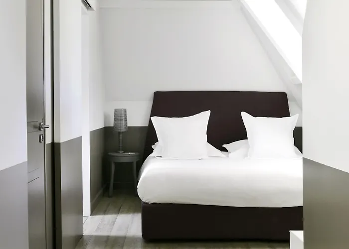 White 1921 Otel Saint-Tropez